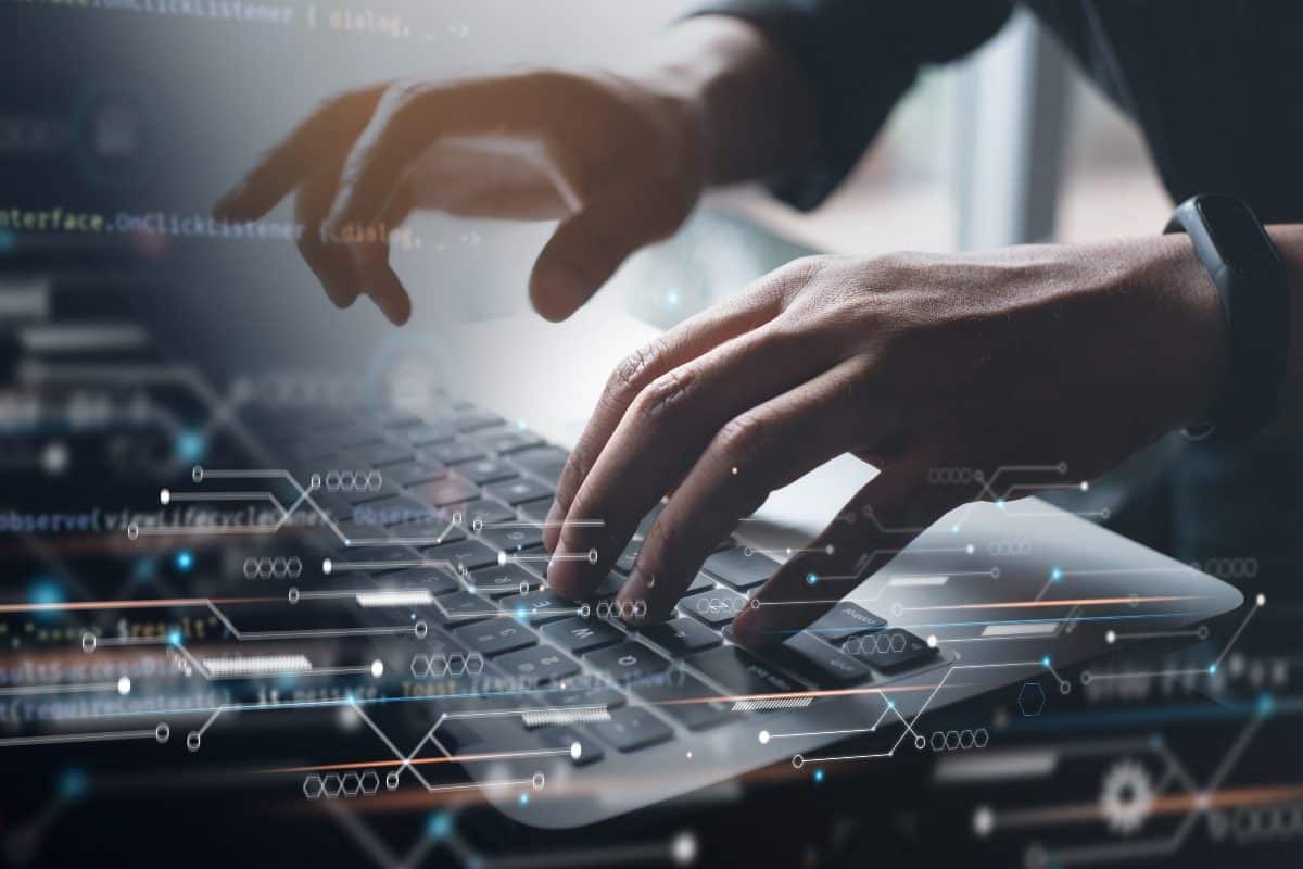 Développement sur mesure vs solutions SaaS : comment choisir en 2025 ?